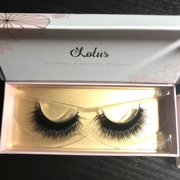 Lotus Lashes - Picture 2 of 4